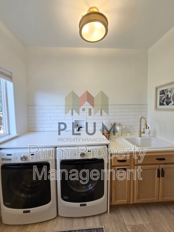 Building Photo - 15660 Sara Jo Ln