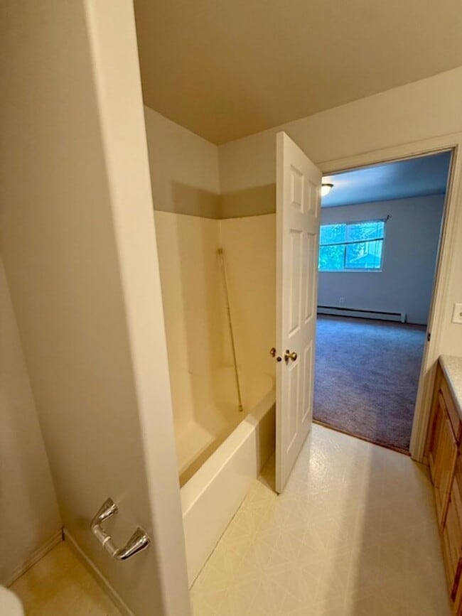 Building Photo - 3 Bedroom, 2.5 Bathroom Townhouse; Short Drive to MSU Campus