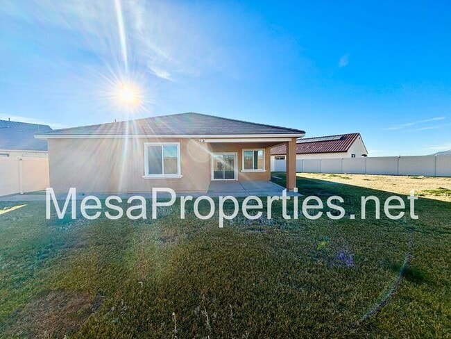 Building Photo - 15886 Rain Lily Ct