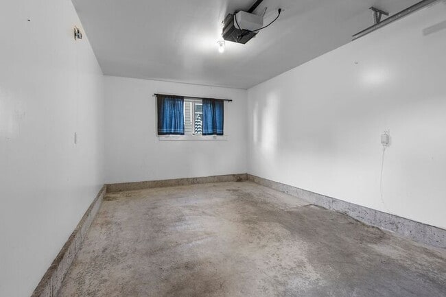 Building Photo - 3803 SE 65th Ave