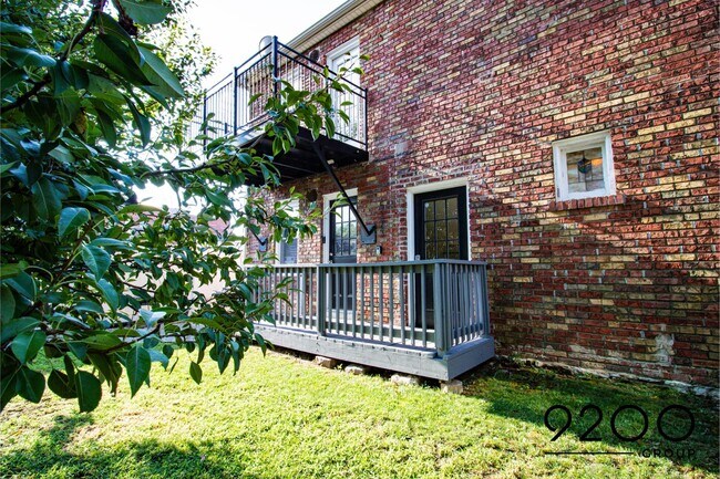 Building Photo - 1 Bed / 1 Bath- NEWLY RENOVATED APARTMENT ...