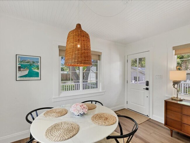 Building Photo - 2082 Webber St