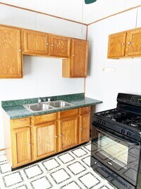 Building Photo - 12905 Forest