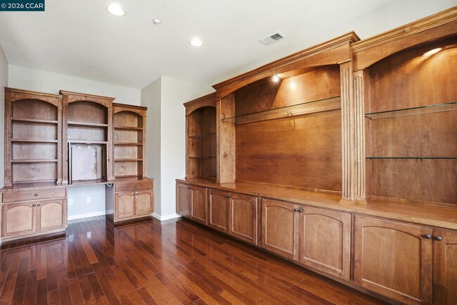 Building Photo - 354 Pebble Beach Dr