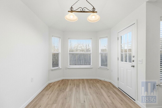 Building Photo - 606 Colonial Park Blvd