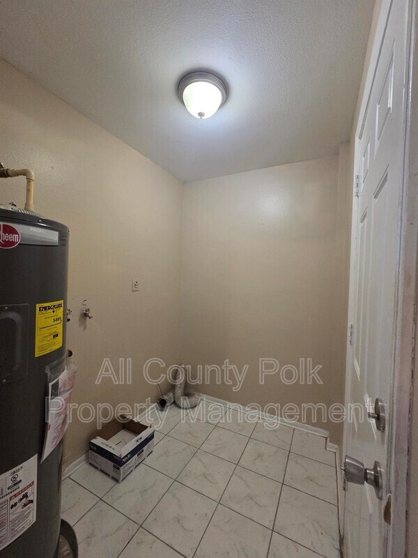 Building Photo - 1122 Mercury Dr W