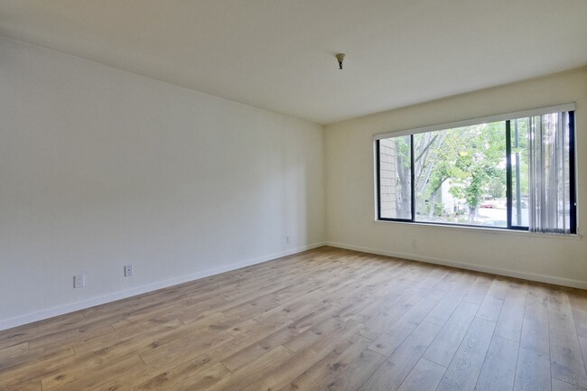 Building Photo - 2-bedroom, 2-bathroom condo in Awesome Mou...