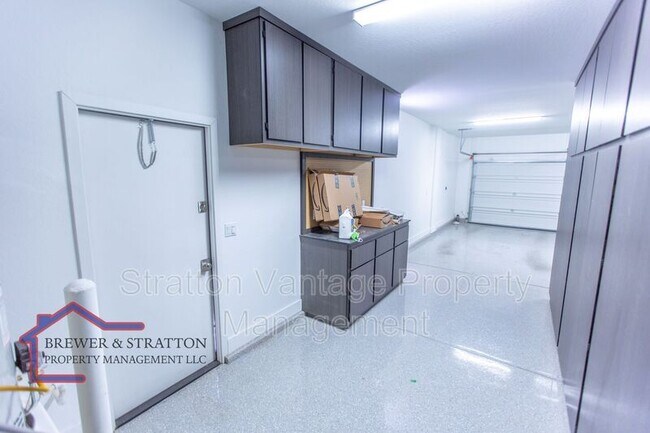 Building Photo - 4065 S Marin Dr