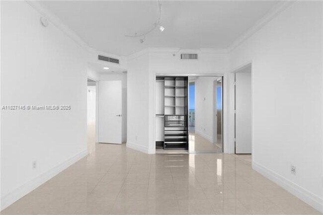 Building Photo - 21200 NE 38th Ave