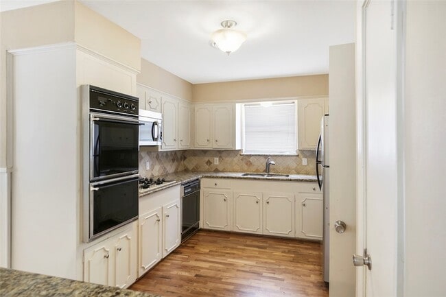 Building Photo - 4406 Rosebay Dr