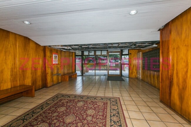 Building Photo - 250 ?Ohua Ave