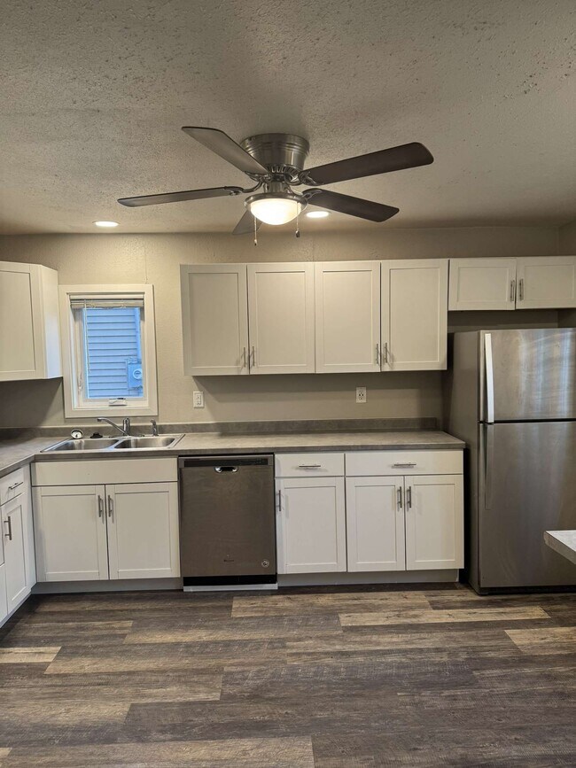 Building Photo - 1641 Broadway N