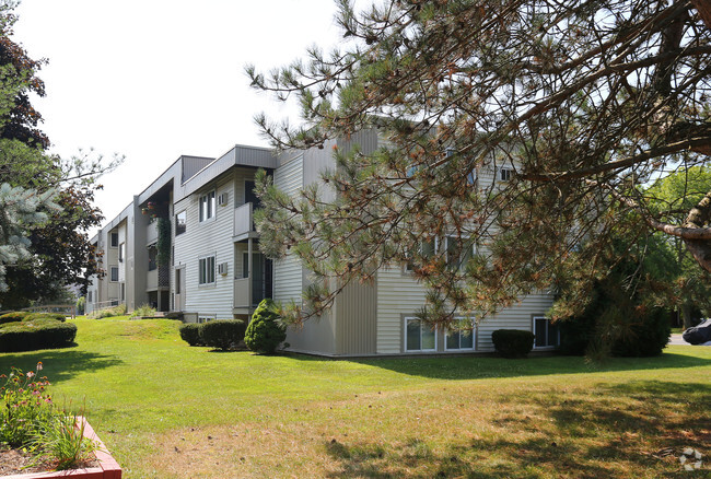 Building Photo - Cedarwood Apartments