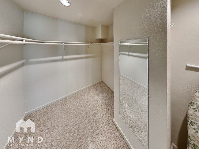 Building Photo - 125 Rosa Flora Cir