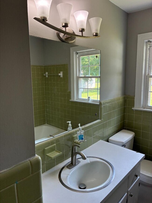 Building Photo - 5236 Lakehaven Ct