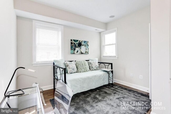 Building Photo - 547 Park Rd NW