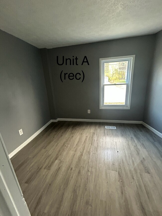 Building Photo - Seneca Ave