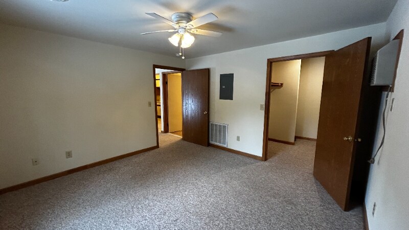 Building Photo - 916 Kings Rd