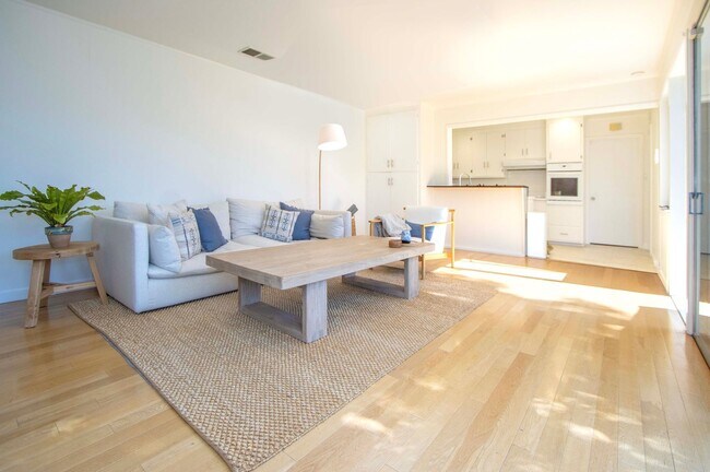 Building Photo - Perfect Family Home in Flats of Kentfield ...