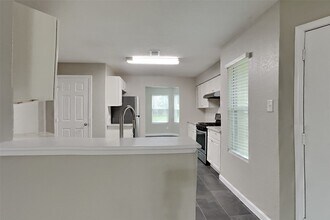 Building Photo - 16778 N Thrasher Dr