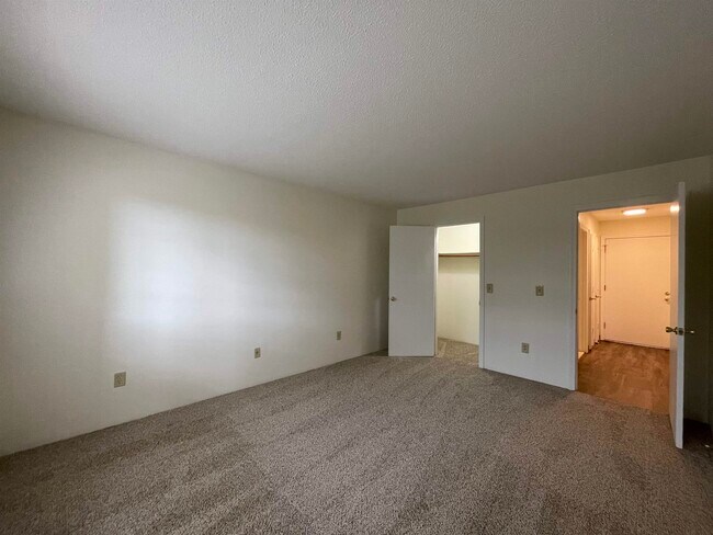 Building Photo - 379 Huse Rd