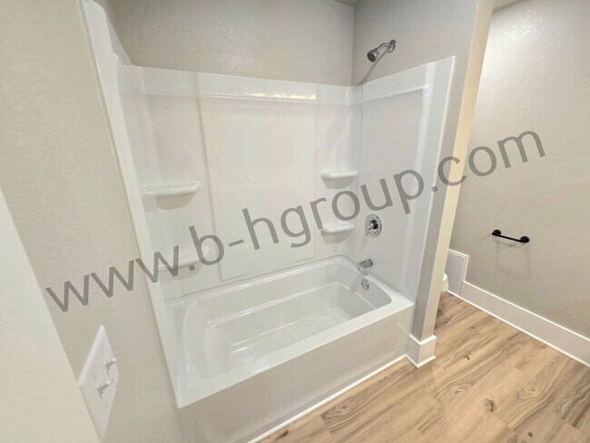 Building Photo - 715 57th St