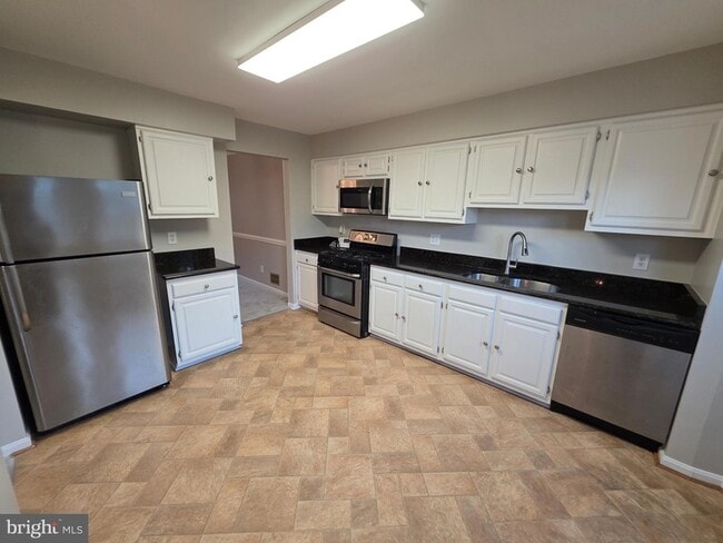 Building Photo - 4281 Sleepy Lake Dr