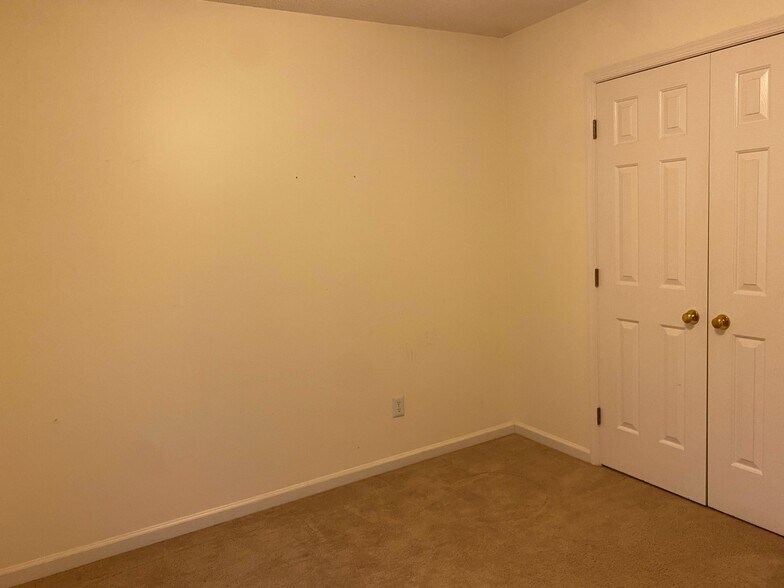 Bedroom 2 - 115 Hyacinth Lane