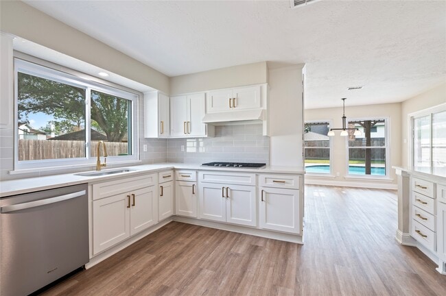 Building Photo - 15411 Woodcote Ct