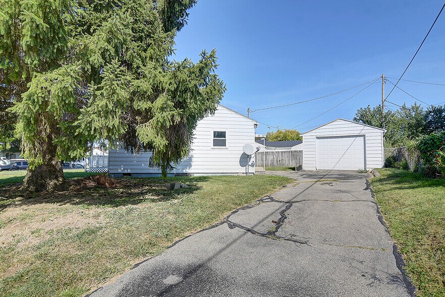 Building Photo - 2665 Elmore Dr