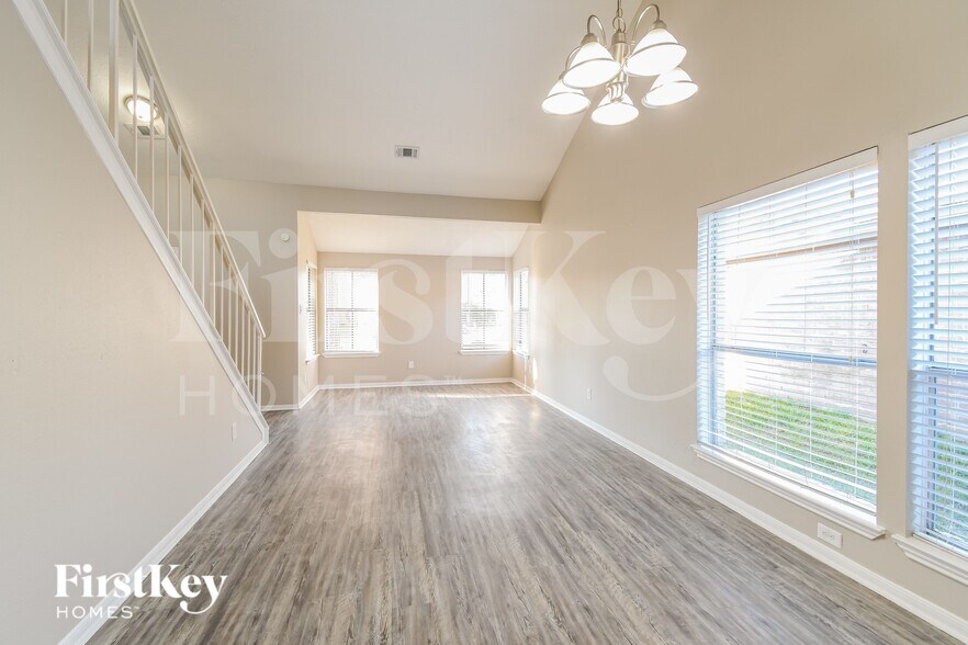 Building Photo - 15915 Vista Del Mar Dr