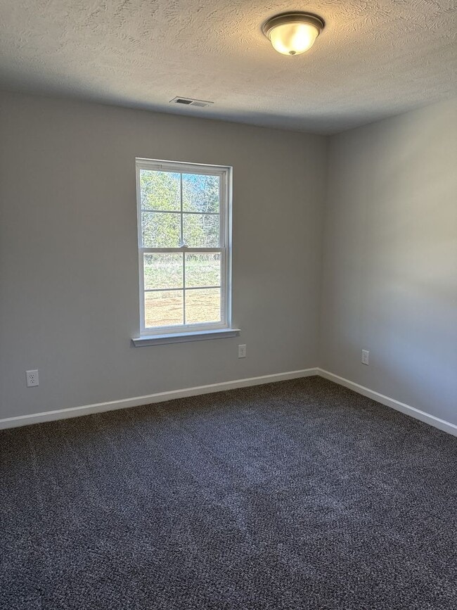 Building Photo - Beautiful home in Shelbyville, TN