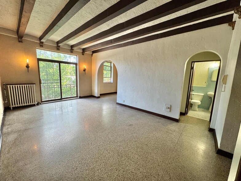 Studio- Living Area - Grace Manor Apartments