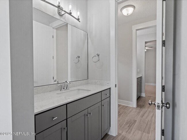 Building Photo - 746 Glenneyre Cir
