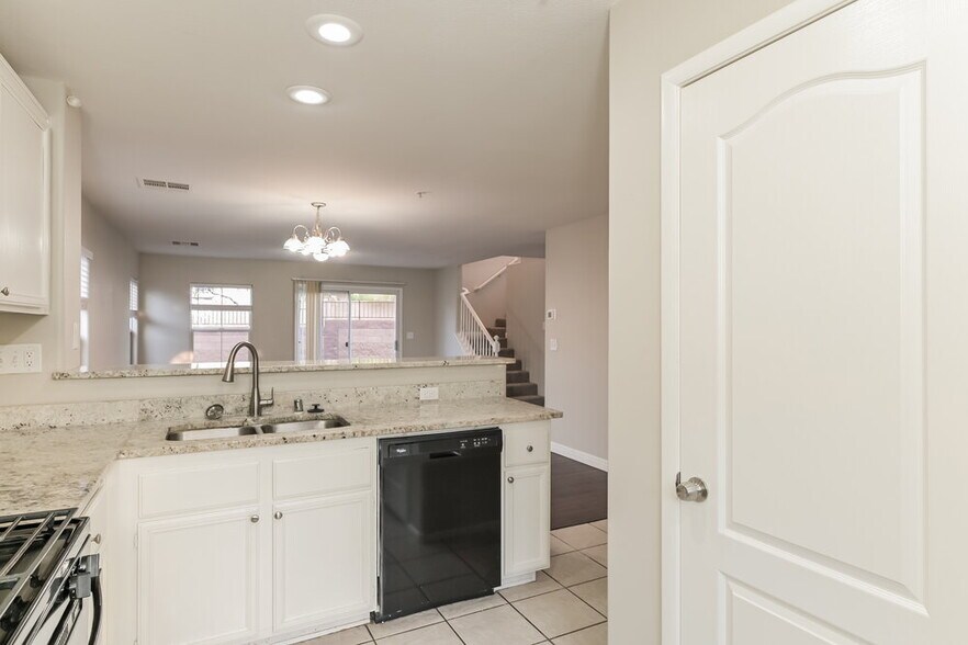 Building Photo - 1082 Paradise Coach Dr