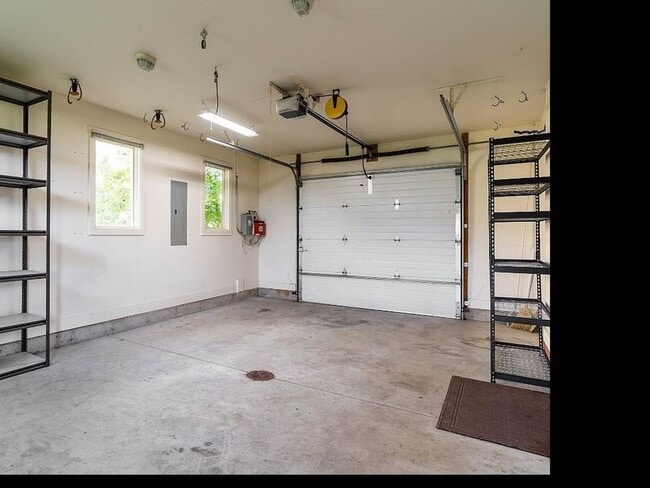 Building Photo - 4 Bedroom 3 Ba  Rare beauty and the essence of Bozeman