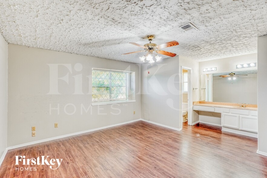 Building Photo - 15706 Tammany Ln