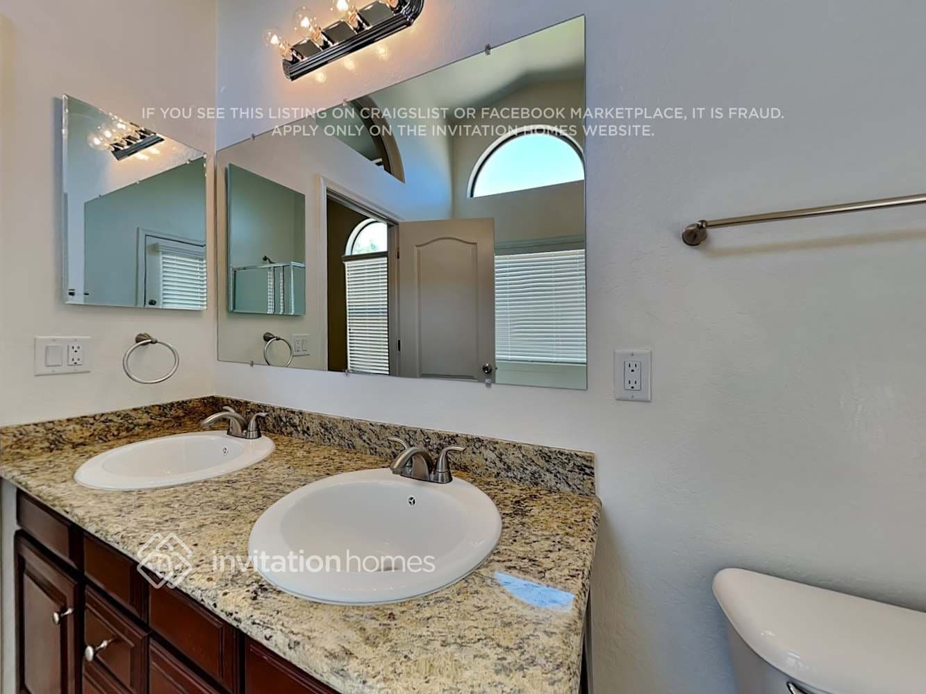 Building Photo - 1690 E Nancy Ave