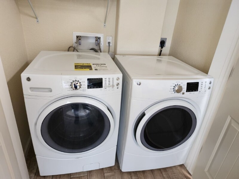 Building Photo - 430 W Pikes Peak Ave