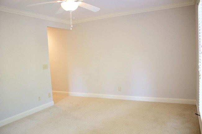 Building Photo - 940 St Andrews Dr