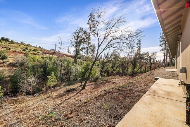 Building Photo - Discover your dream rental just minutes off the Skyway in beautiful Paradise