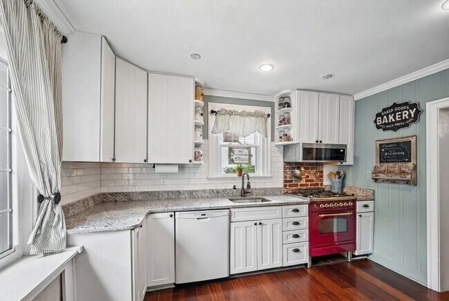 Building Photo - 8228 Cadwalader Ave