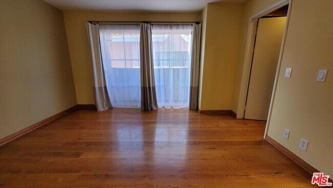 Building Photo - 7320 Balboa Blvd