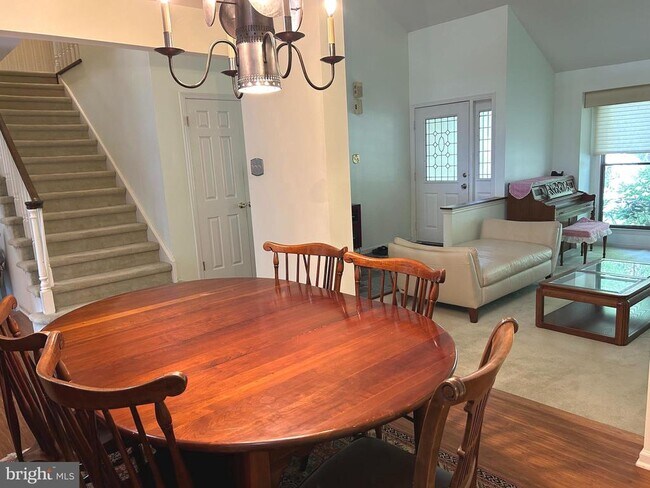 Building Photo - 206 Springhouse Pond