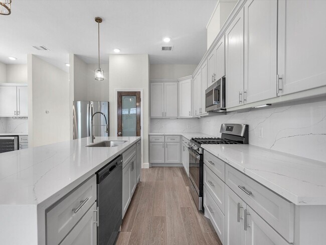 Building Photo - 603 N Milby St