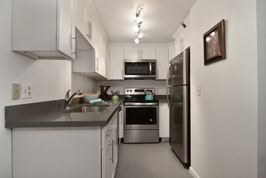 Building Photo - The Ballinger