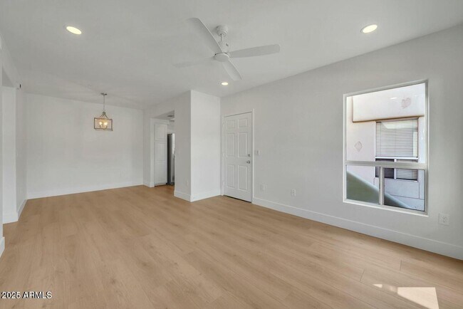 Building Photo - 1825 W Ray Rd
