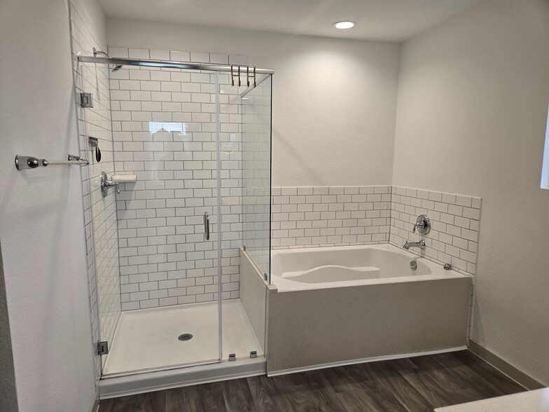 Building Photo - 3555 Crestfield Ln
