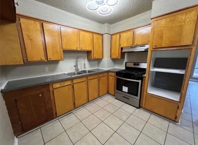 Building Photo - Housing voucher Accepted!