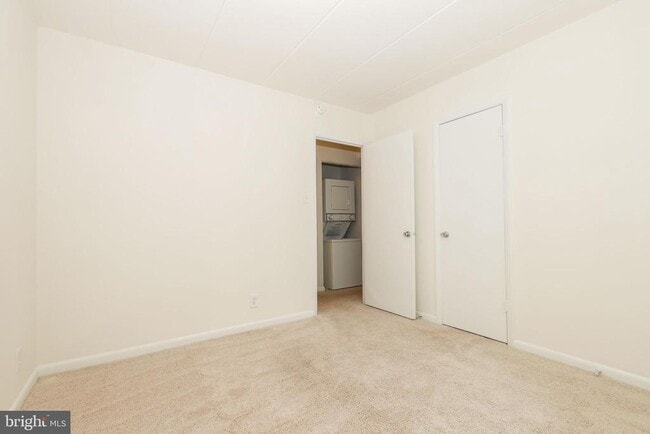 Building Photo - 6250 Edsall Rd